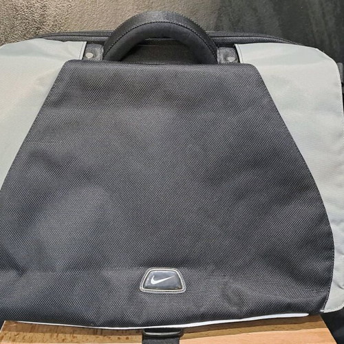 Nike laptop bag like new, black with gray