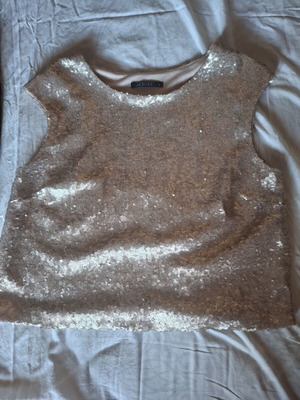 Desiree gold sequin top like new, size M