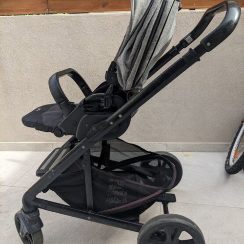 Joie stroller used, functional with locking button issue