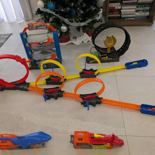 Hot Wheels set of 5 like new