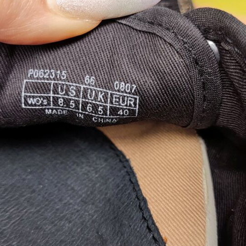 Shoes gold narrow fit used once size 40
