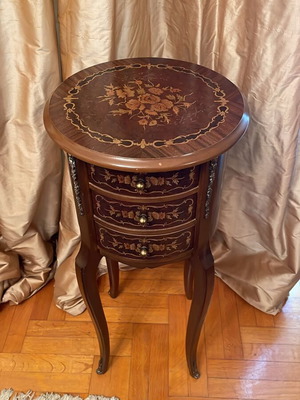 Classic Italian Louis XV Marquetry Nightstand with 3 Drawers like new