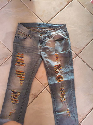 Jeans slim fit used, size XS/S, blue with colorful details