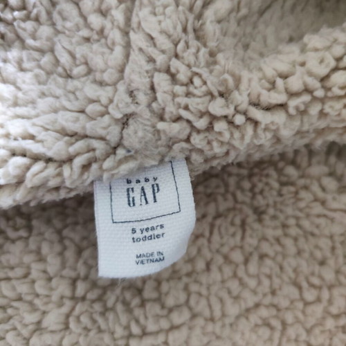 Gap jacket for boy 5 years like new with fur lining