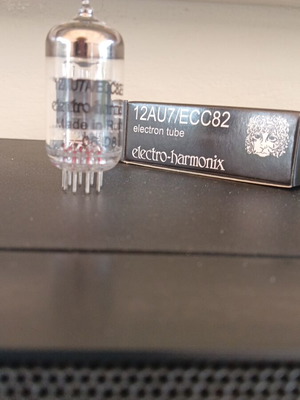 Electro-Harmonix 12AU7/ECC82 Vacuum Tube New for Audio and Guitar Amps