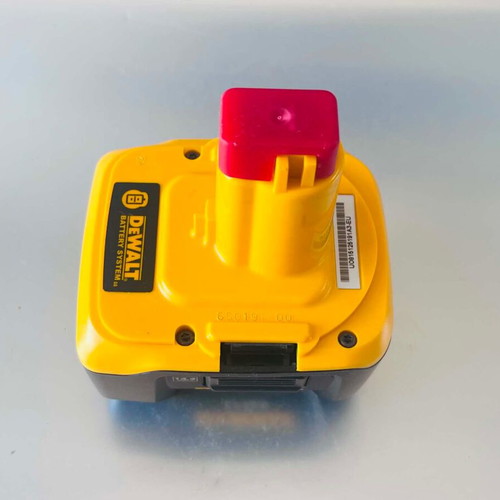 DeWalt 14.4V Nano Technology Li-Ion Battery like new, model DE9140