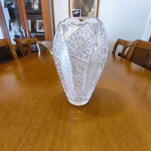Vintage carved crystal vase from Czechia like new