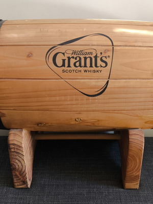 Grant’s Scotch Whisky Wooden Barrel Display with Full Bottle like new