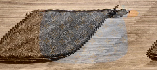 Louis Vuitton τσαντάκι