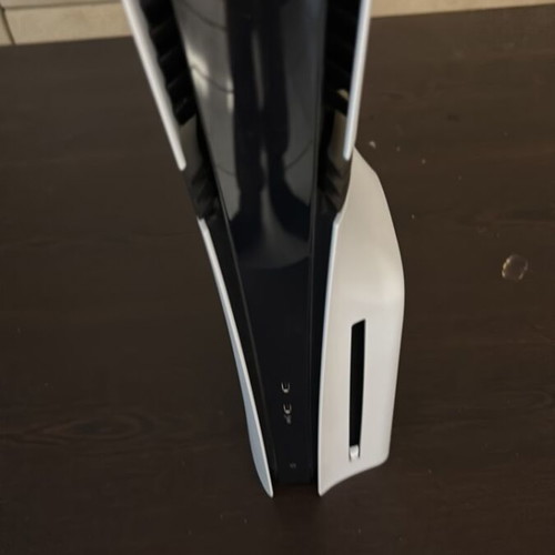 PlayStation 5 Pro конзола като нова с 2 контролера