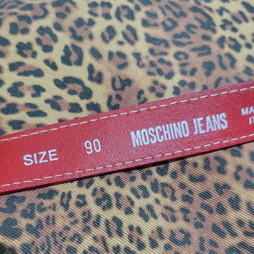 Колан Moschino Jeans употребяван, червена кожа с катарама сърце 90-те