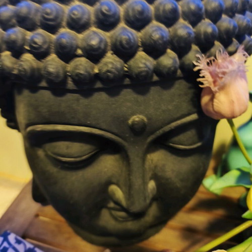 Buddha statue XL like new, plaster floor decoration