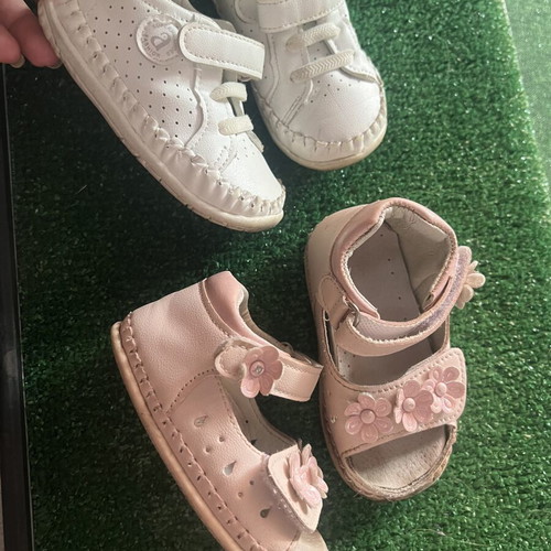 Apawwa baby leather barefoot shoes and sandals size 20 used