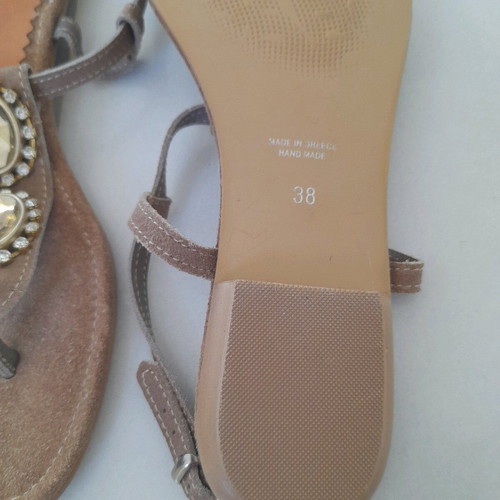 Leather sandal size 38 new with golden beads