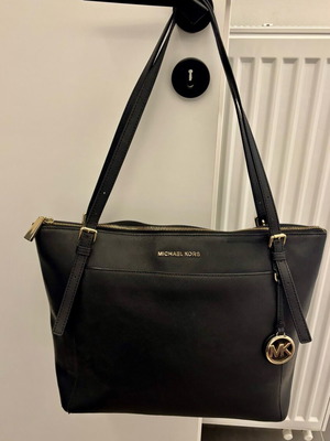 Michael Kors τσάντα ώμου μεταχειρισμένη, μαύρη