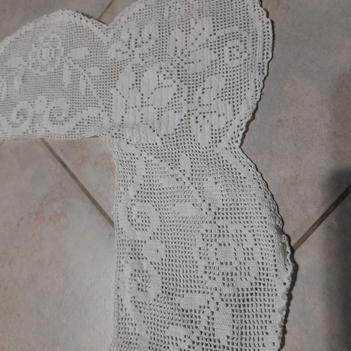 Handmade lace for tablecloth, like new, white