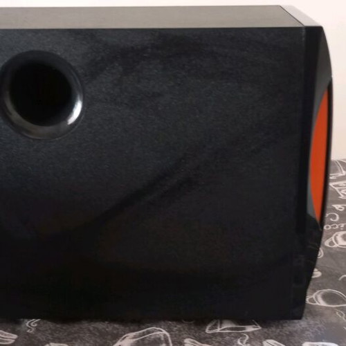Akai SS032A-3515 sound system like new with subwoofer and Bluetooth