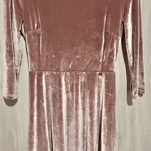 Velvet dress in dusty pink with open back like new