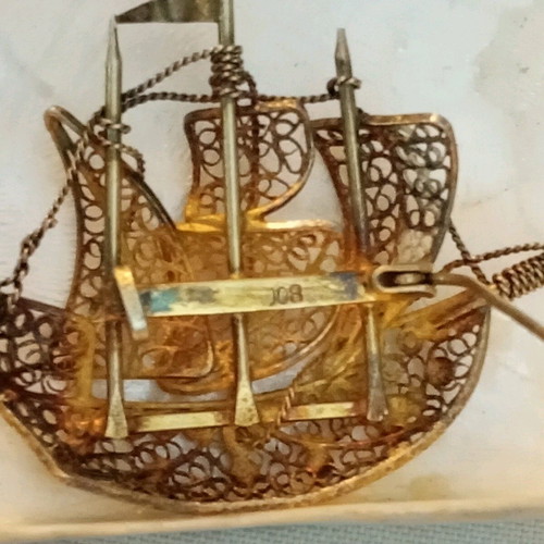 Silver 800 pin gold plated like new, filigree vintage style