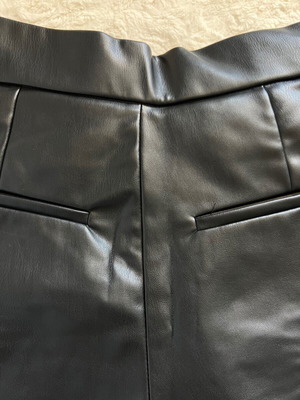 Zara δερμάτινο σορτς μεταχειρισμένο, ψηλομέσο, μαύρο, XS