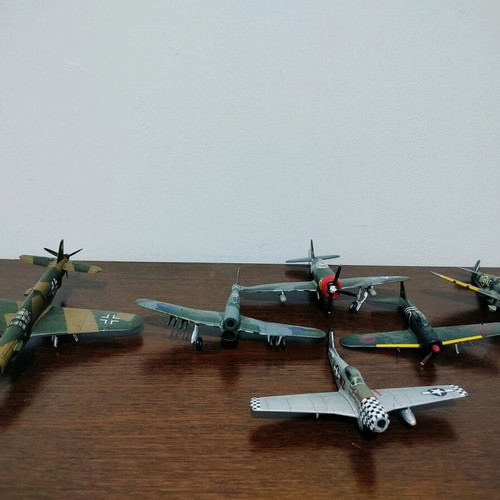 Deagostini metal airplanes used with detached parts