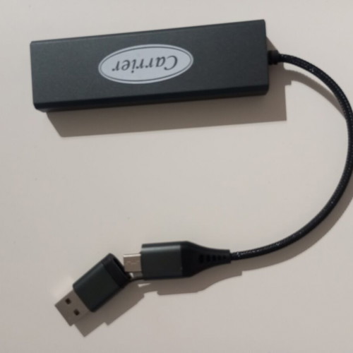 USB hub with 3 USB ports and 1 Type-C fast charge