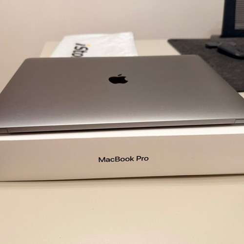Apple MacBook Pro 15" (2016) i7 16GB RAM 256GB SSD used, with box