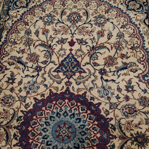 Persian rug like new, 165 cm x 260 cm, handcrafted floral design
