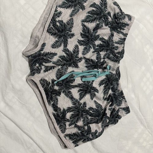 Women's shorts with tropical print, size M