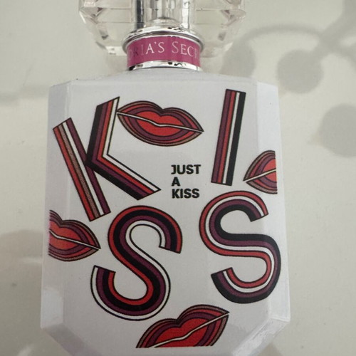 Victoria’s Secret Just a kiss Eau de parfum 50ml like new