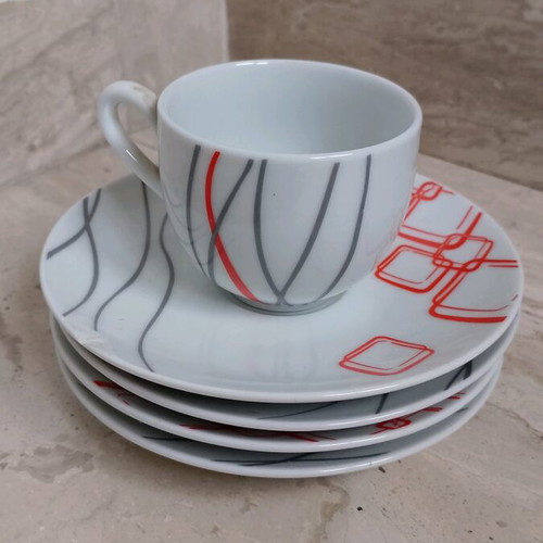 Coffee cup and 4 matching saucers used