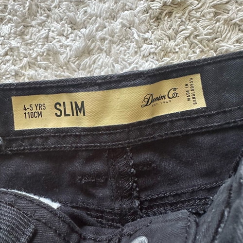 Denim & Co pack of two pants used for 4-5 years old, black and blue