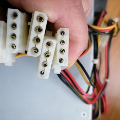 Τροφοδοτικό FSP250-60GTA 250W μεταχειρισμένο, ATX 20-pin, 5x Molex, 2x FDD