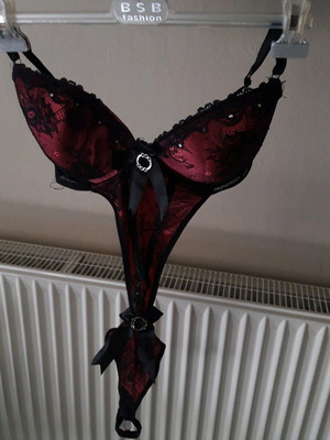 Sensual bodysuit like new, black and red lace with bows