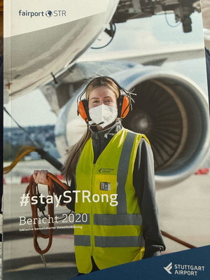 Списание Щутгарт 2020 като ново, на немски