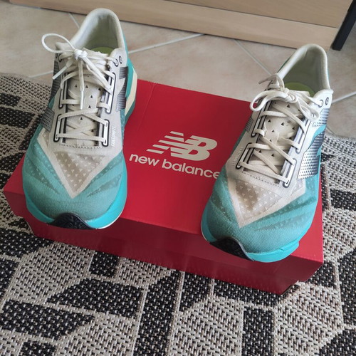 New Balance SC Elite 4 athletic shoes used, size 44.5