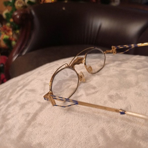 Art line by D. Von Hunuius eyeglasses used, gold-plated collectible
