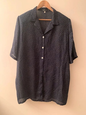 Shirt 4XL used, black and white, long with shoulder pads