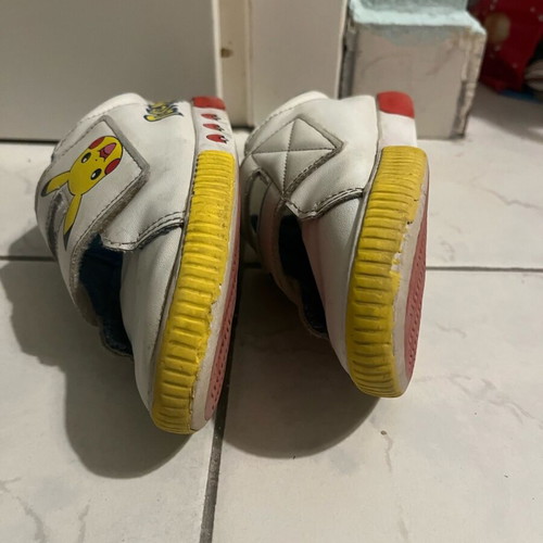 Pokémon sneakers used size 32 H&M white