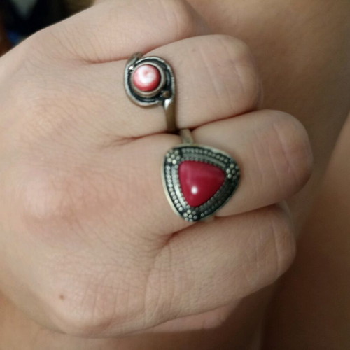 Rings faux with red stone