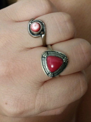 Rings faux with red stone