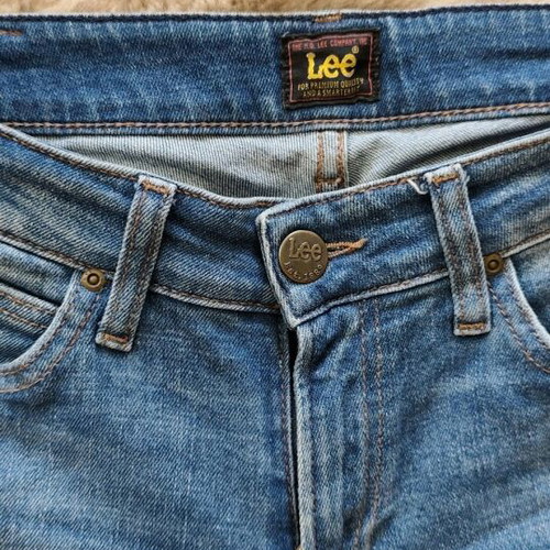 Lee jeans model S Scarlet like new, size W29 L31