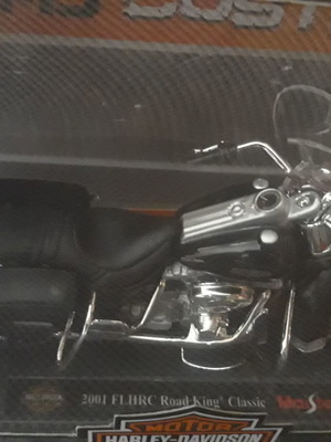 Harley Davidson 2001 FLHRCI Road King Classic черен модел в мащаб 1:18 нов