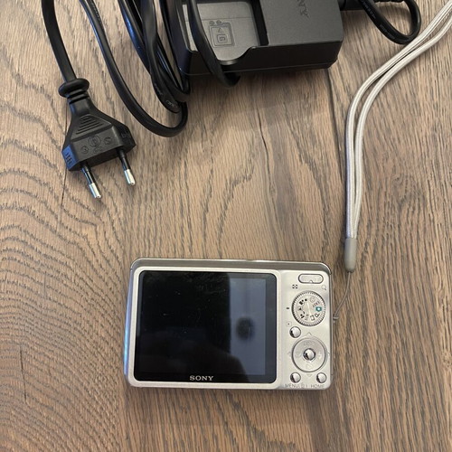Sony Cyber-shot DSC-W290 digital camera, 12.1 MP, Carl Zeiss lens
