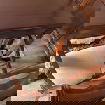 Τραπεζαρία με μπουφέ και καθρέφτη σαν καινούργια