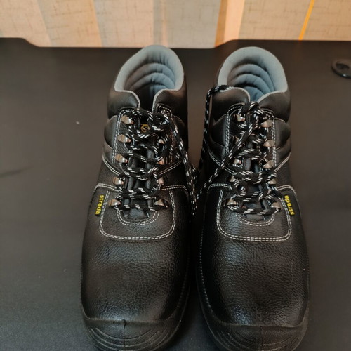 Strada work boot new, size 44, black