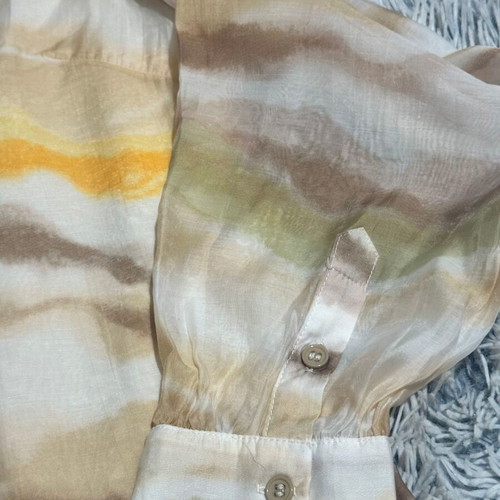 Minimum blouse like new with pastel print and V-neck