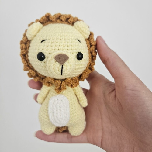 Crochet small lion handmade