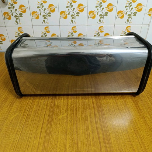 Bread box used in good condition