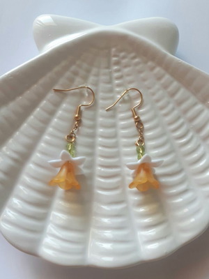 Trumpet of Angels earrings new, multicolored and gold-tone
